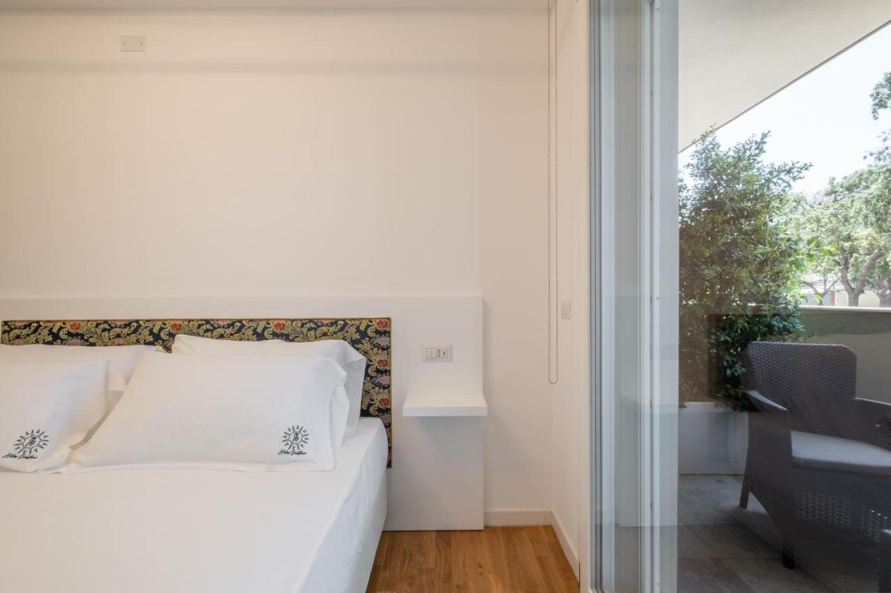 Helios Guest House カリアリ エクステリア 写真