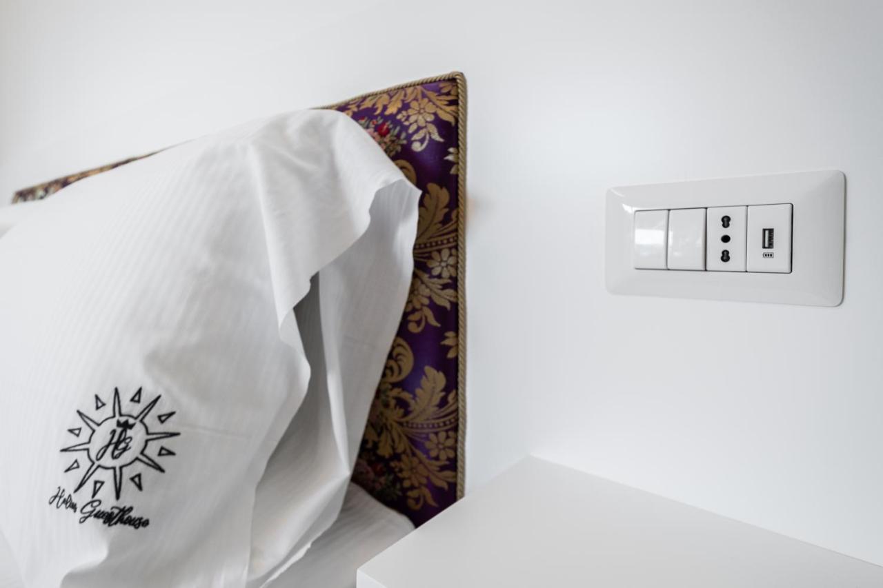 Helios Guest House カリアリ エクステリア 写真