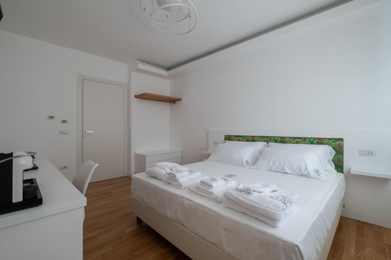 Helios Guest House カリアリ エクステリア 写真